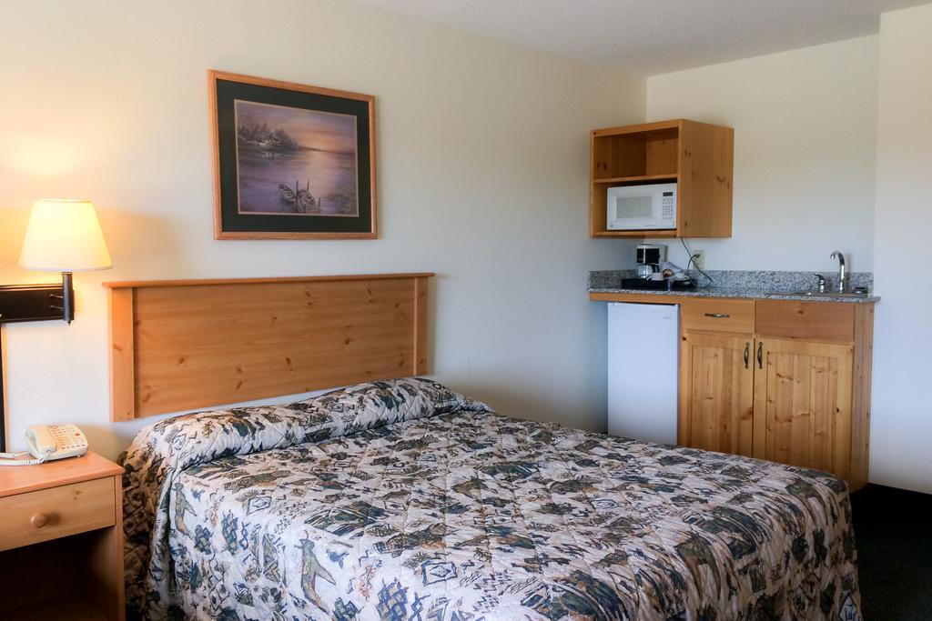 White Oak Inn And Suites Deer River Exterior foto